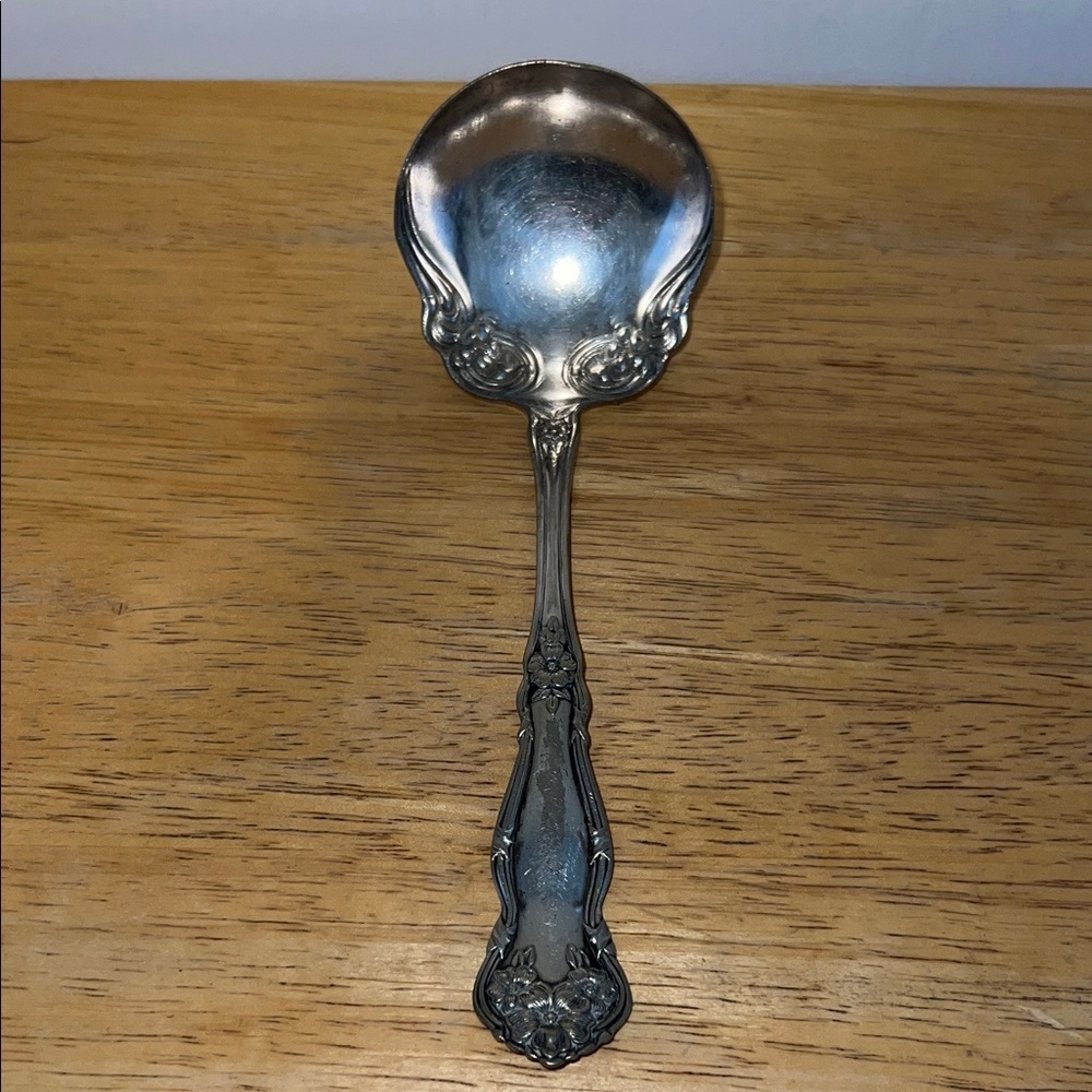 Antique Wm Roger’s Arbutus AA Elegant Silver Plated Gravy Ladle